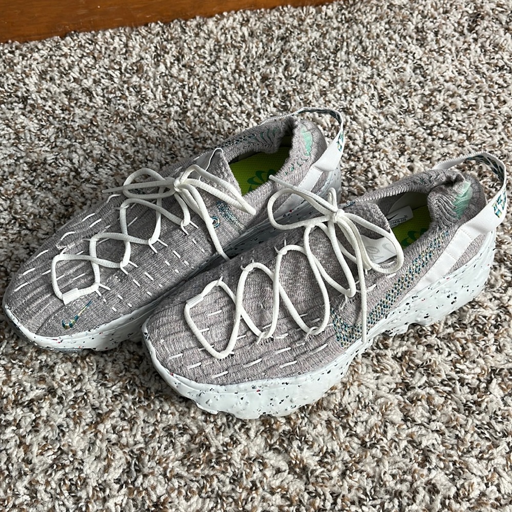 WOMEN'S NIKE SPACE HIPPIE 04 CASUAL SHOES